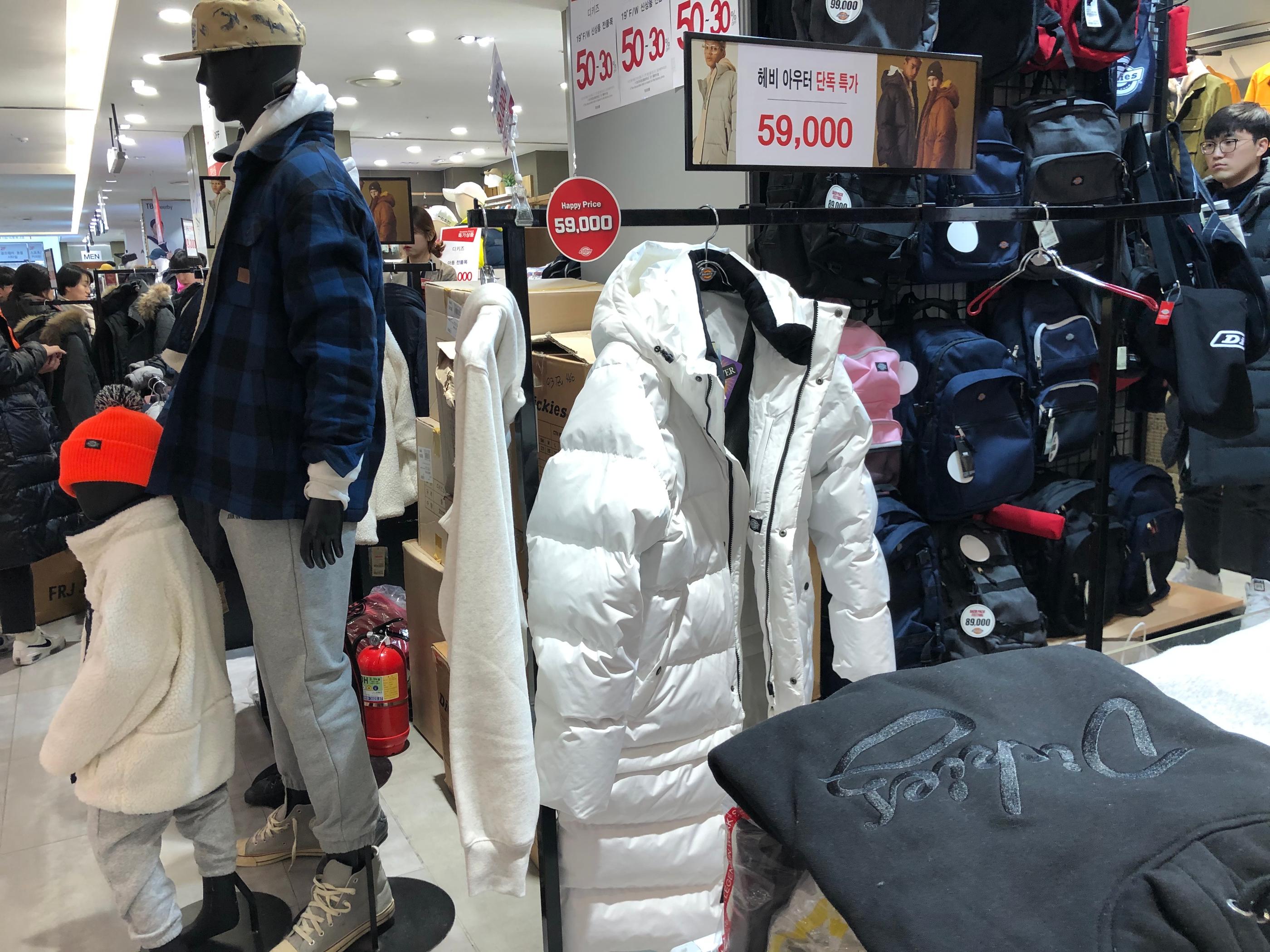 ลดราคาเหลือครึ่งเดียว! Mario Outlet ในโซล ราคาประหนึ่งอันเดอร์กราวน์ช้อปปิ้ง บอกได้คำเดียวว่าคุ้ม!